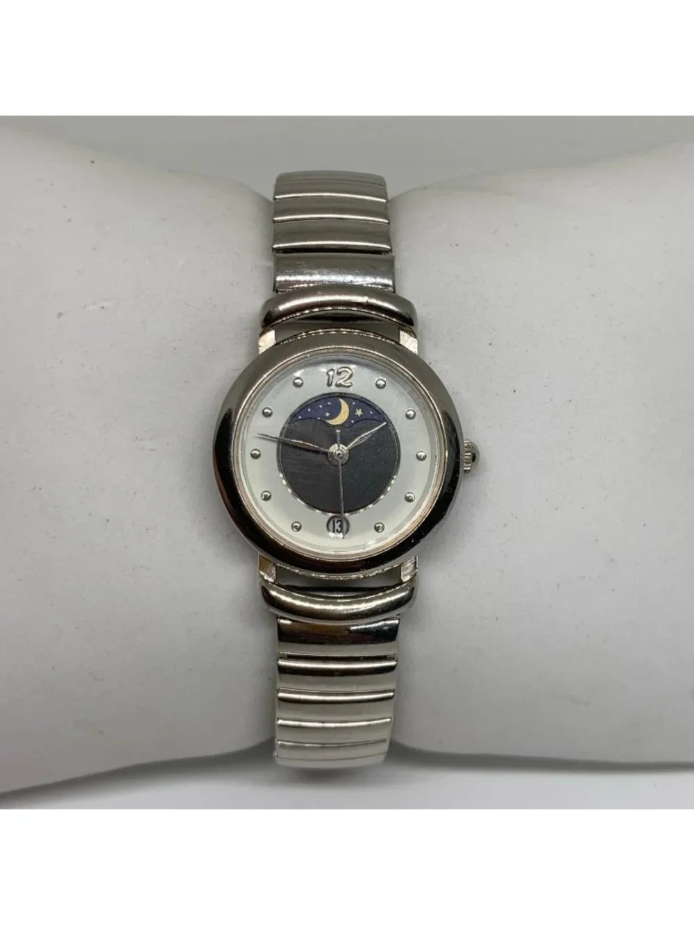 Vintage women’s moon phase date watch silver tone 25mm quartz analog running
